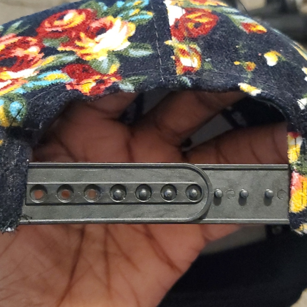 Snapback - Picture 6 of 6